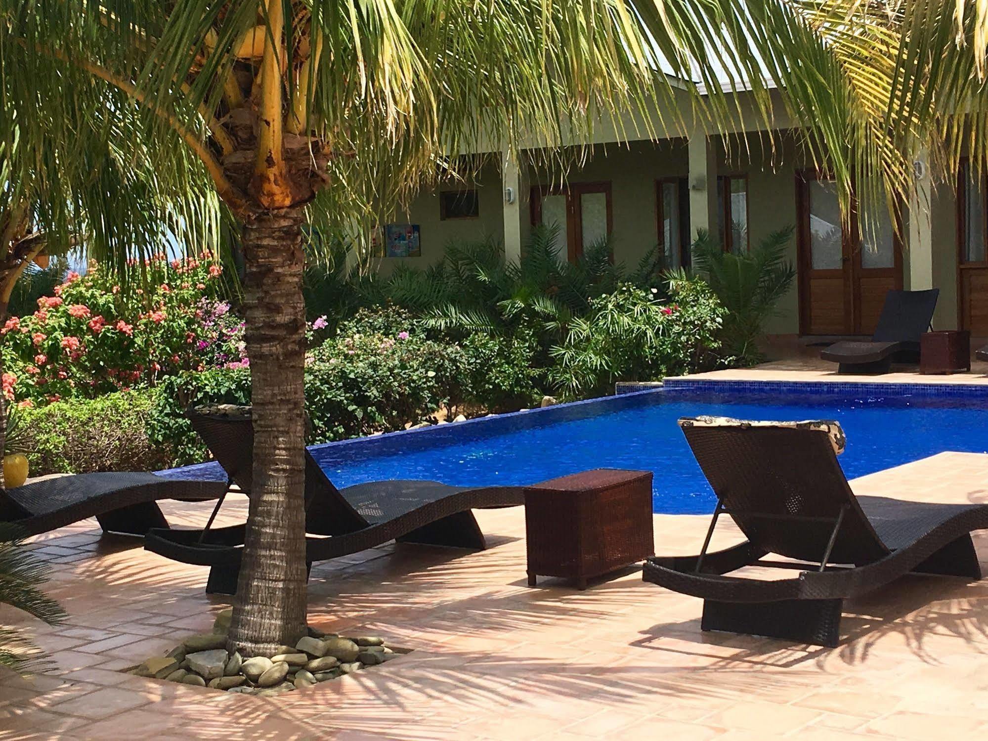 Soma Surf Resort Tola Extérieur photo